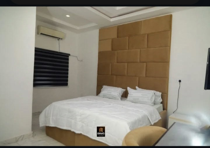 ERINAS APARTMENT HOTEL, NO 10 HON.CHRIS UMOGBIA AVENUE, BENIN CITY, For Easy Bookings And Reservations, Please Contact Cloza App Representative On Call And Watsapp. Details Below