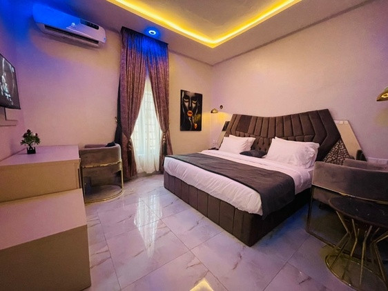 MAMARIS HOTEL* HOLY ROSARY JUNCTION BY PORT HARCOURT ROAD, IMO STATE. For Easy Bookings And Reservations, Please Contact Cloza App Representative On Call And Watsapp. Details Below