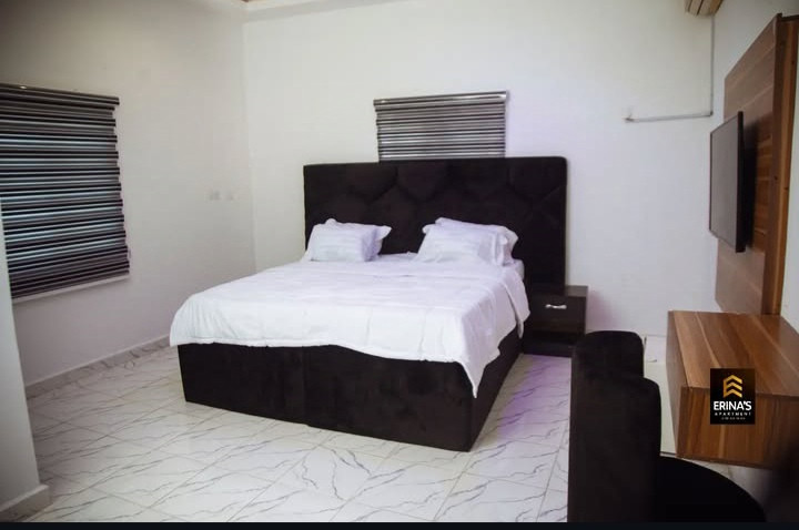 ERINAS APARTMENT HOTEL, NO 10 HON.CHRIS UMOGBIA AVENUE, BENIN CITY, For Easy Bookings And Reservations, Please Contact Cloza App Representative On Call And Watsapp. Details Below
