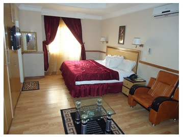 WESTVIEW HOTEL, NO 65 BOUNDARY ROAD GRA, BENIN CITY, EDO STATE. For Easy Bookings And Reservations, Please Contact Cloza App Representative On Call And Watsapp. Details Below