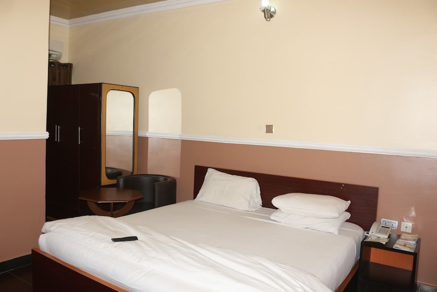 NEW POINT HOTELS AND SUITS, 31 ATIKU ABUBARKA UYO AKWAIBOM. For Easy Bookings And Reservations, Please Contact Our Cloza App Representative On Call And Watsapp. Details Below