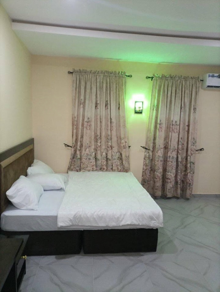 ZAYND HOTEL, AFAHA IDORO ROAD, OFF PEPSI JUNCTION, UYO NON AC ROOM. For Easy Bookings And Reservations, Please Contact Our Cloza App Representative On Call And Watsapp. Details Below