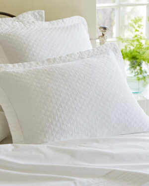 Iucky hotels - Akenfa  Mbiama Yenagoa Road Bayelsa State.