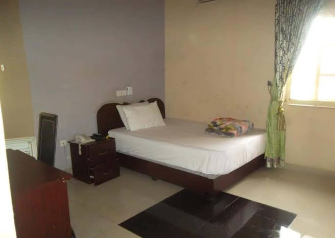 CLEN PHIL HOTEL AND SUITS LTD IWOFE/ADAGEORGE ROAD PORTHARCOURT  For Easy Bookings And Reservations, Please Contact Our Cloza App Representative On Call And Watsapp. Details Below
