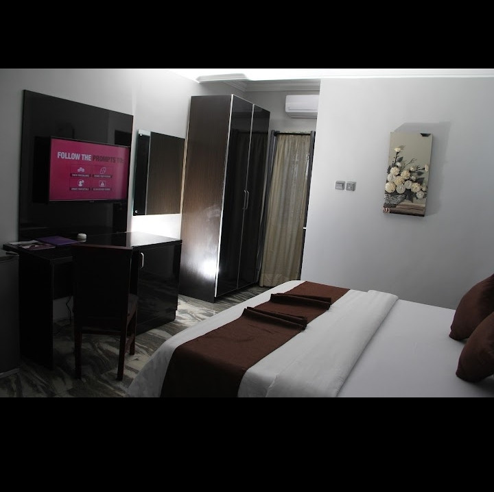 EDIS PREMIER HOTEL AND SUITE, NO 3 ABACHA ROAD, NEW GRA PORTHARCOURT, RIVERS STATE. For Easy Bookings And Reservations, Please Contact Our Cloza App Representative On Call And Watsapp. Details Below