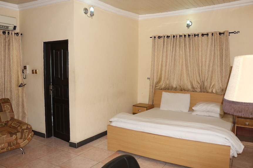 NEW POINT HOTELS AND SUITS, 31 ATIKU ABUBARKA way, UYO. For Easy Bookings And Reservations, Please Contact Our Cloza App Representative On Call And Watsapp. Details Below