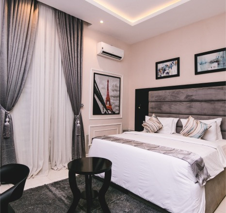 BON HOTEL, PLOT 1110 AQUILLA GRA, ASABA DELTA STATE. For Easy Bookings And Reservations, Please Contact Our Cloza App Representative On Call And Watsapp. Details Below