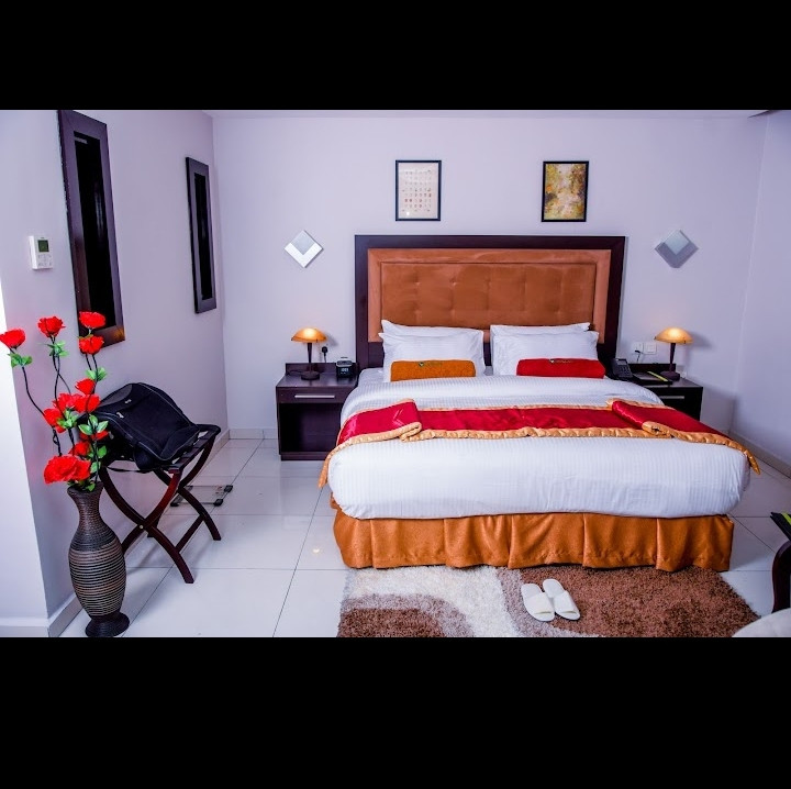 LIME WOOD HOTEL, PLOT 18 ABACHA ROAD,GRA 111 PORTHARCOURT, RIVERS STATE. For Easy Bookings And Reservations, Please Contact Our Cloza App Representative On Call And Watsapp. Contact Details Below