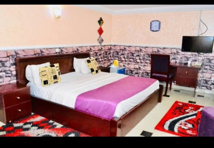 LIMOH SUITES GOLD, NO 45 IBUDE STREET OFF BOUNDARY ROAD GRA, BENIN CITY, EDO STATE.  EXECUTIVE EMERALD. For Easy Bookings And Reservations, Please Contact Cloza App Representative On Call And Watsapp.