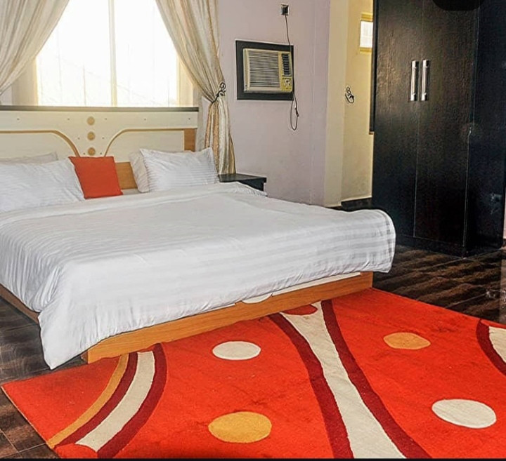 HOTEL BENIZIA, KINGSLEY EMU STREET, BY DBS JUNCTION GRA ASABA, DELTA STATE. For Easy Bookings And Reservations, Please Contact Our Cloza App Representative On Call And Watsapp. Details Below