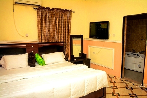 6A RESORT HOTEL, PORT HARCOURT ROAD, OBINZE, REDEMPTION ESTATE ROAD6, IMO STATE. For Easy Bookings And Reservations, Please Contact Cloza App Representative On Call And Watsapp. Details Below