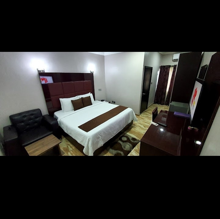 EDIS PREMIER HOTEL AND SUITE, NO 3 ABACHA ROAD, NEW GRA PORTHARCOURT, RIVERS STATE. For Easy Bookings And Reservations, Please Contact Our Cloza App Representative On Call And Watsapp. Details Below