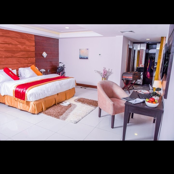 LIME WOOD HOTEL, PLOT 18 ABACHA ROAD,GRA 111 PORTHARCOURT, RIVERS STATE. For Easy Bookings And Reservations, Please Contact Our Cloza App Representative On Call And Watsapp. Contact Details Below