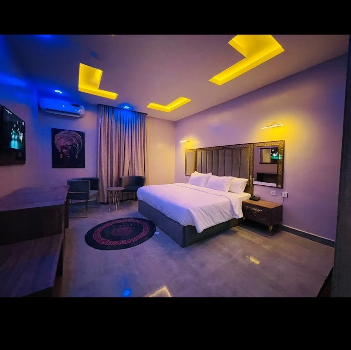 MAMARIS HOTEL* HOLY ROSARY JUNCTION BY PORT HARCOURT ROAD, IMO STATE. For Easy Bookings And Reservations, Please Contact Cloza App Representative On Call And Watsapp. Details Below